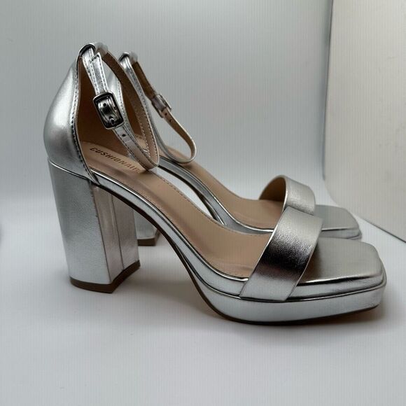 CUSHIONAIRE Women's one band block heel platform sandal 6.5 SILVER - Picture 1 of 7